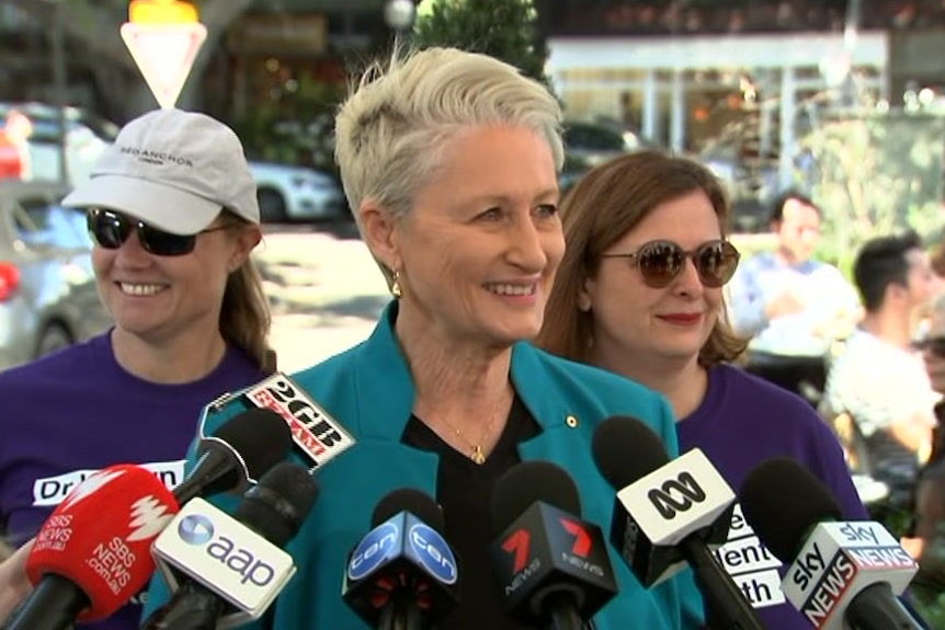 Independent candidate for Wentworth Kerryn Phelps heckled by journalists