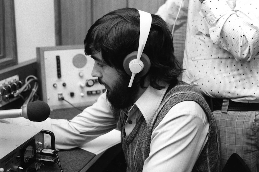 AM presenter Peter Cave in the AM studio in 1977.