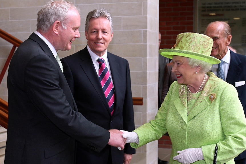 Queen shakes hands with McGuinness