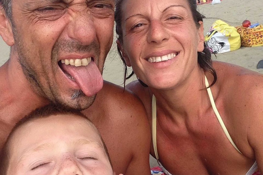 A picture of Roberto Robbiano, Ersilia Piccinino and their son Samuel on a beach