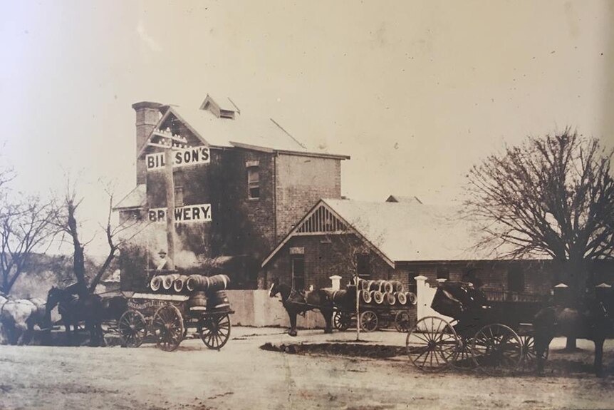 An old photo of Billson's Brewery with horse and carts out the front