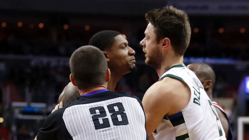 Bradley Beal gets up in Matthew Dellavedova's grill