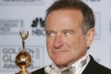 Robin Williams poses with award at Golden Globes