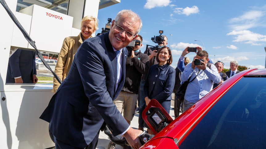 Will we be saying goodbye to petrol? What the major parties are planning for electric vehicles – ABC News