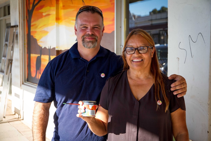 Artists Danny and Edie Ulrich on Hannan Street, Kalgoorlie.