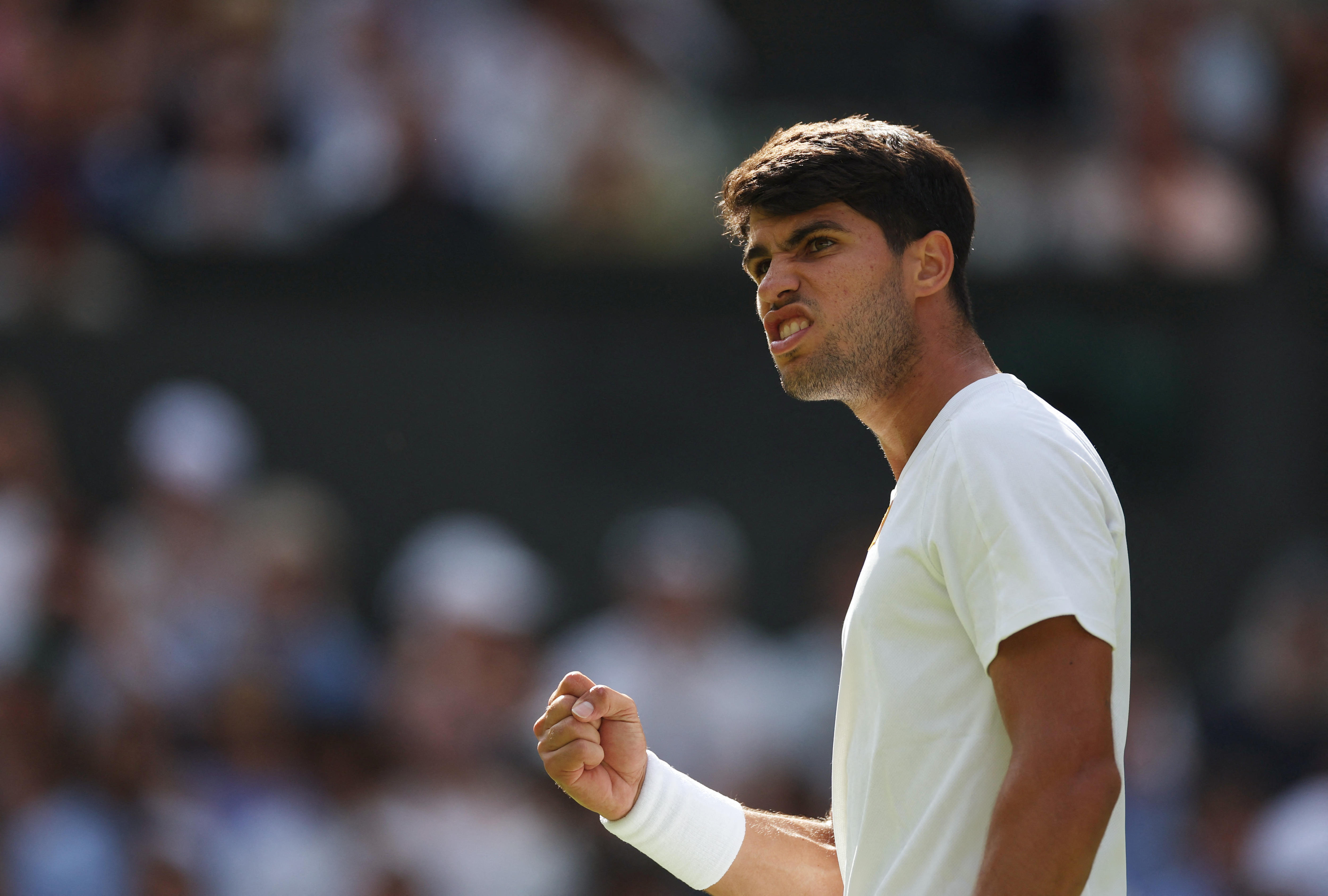 Normality returns to Wimbledon as heavyweights win on day three 