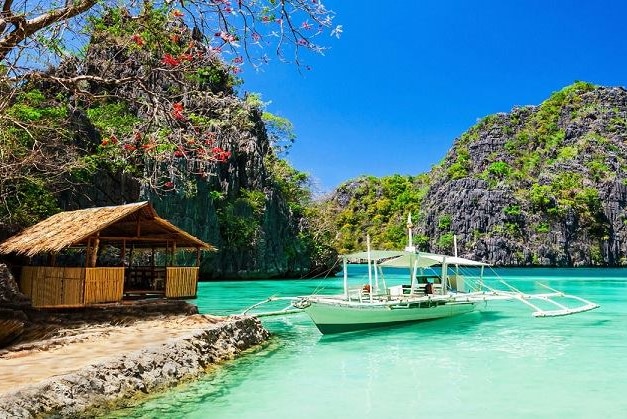 A scenic beach scene