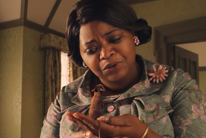Octavia Spencer as a grandmother speaking to a mouse in the movie The Witches