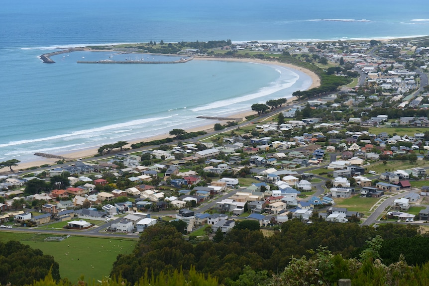A photo of houses in the township of Apollo Bay
