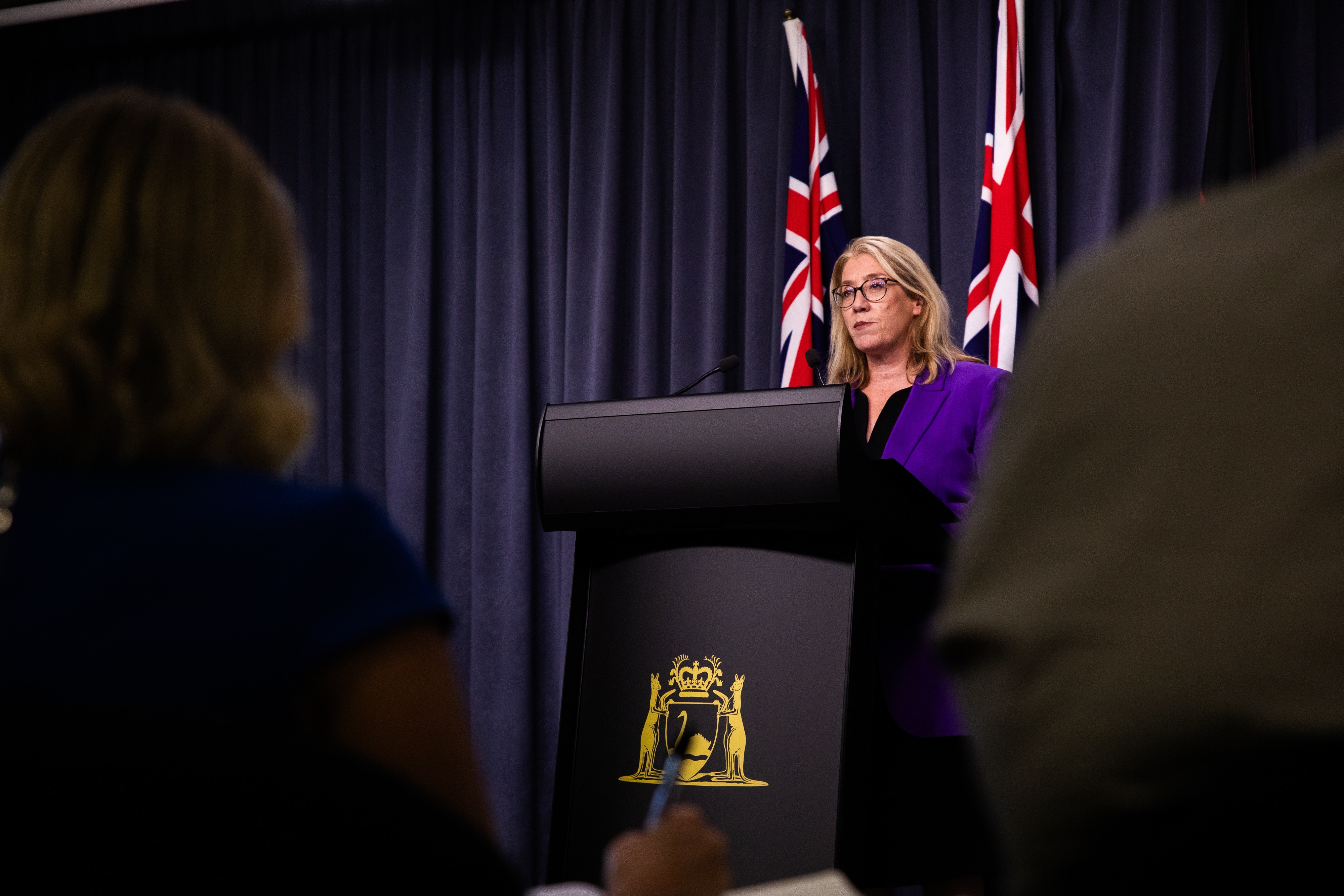 Rita Saffioti falando em um púlpito.