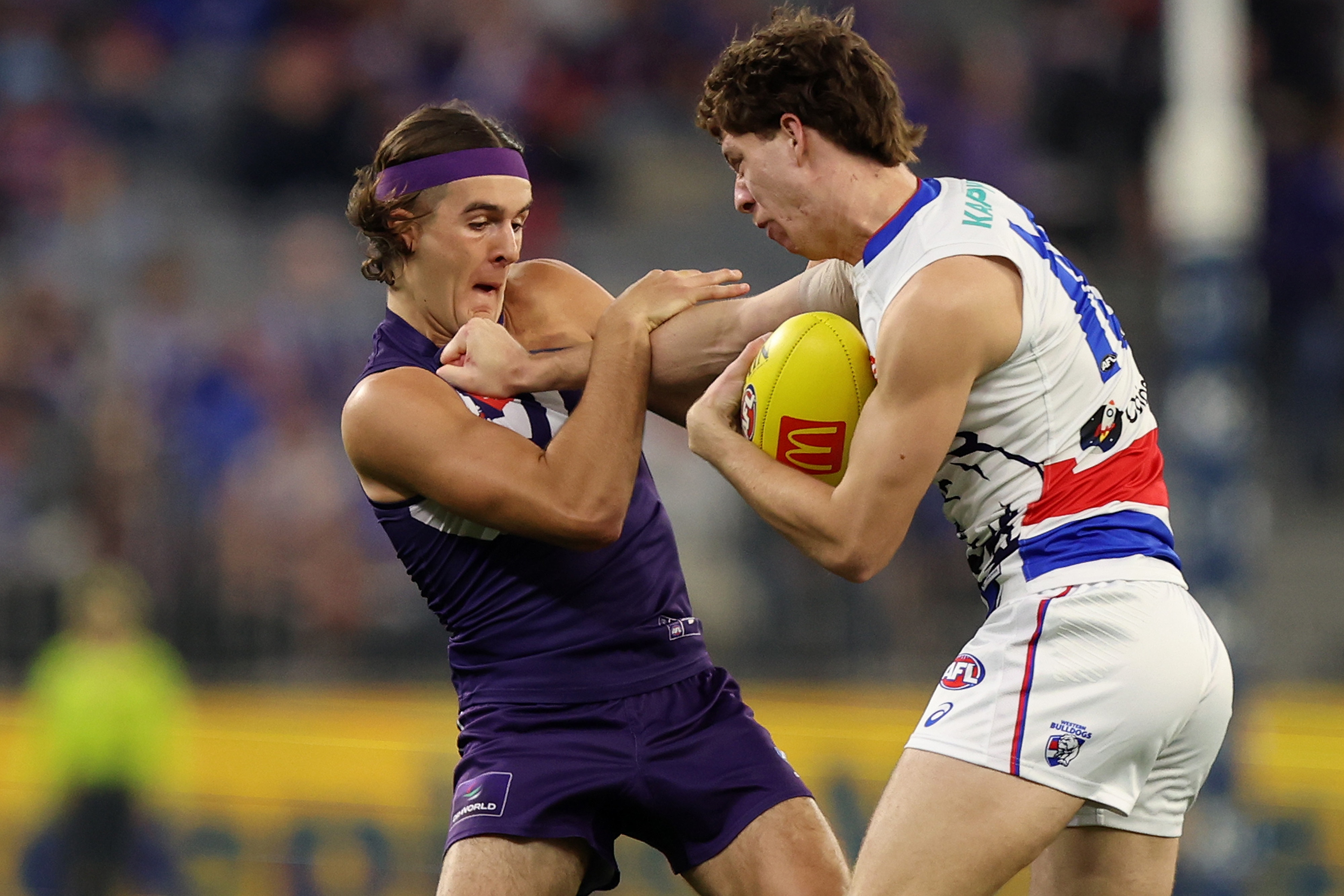 Live: Bulldogs up for the Freo challenge in tough first half