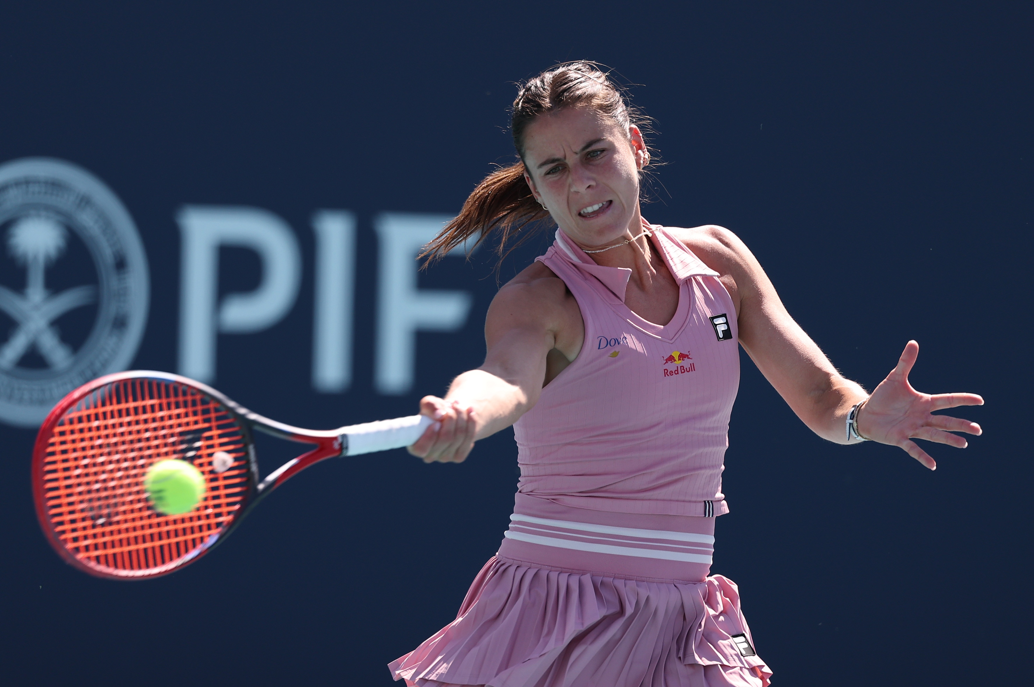 Emma Navarro plays a forehand at the Miami Open.