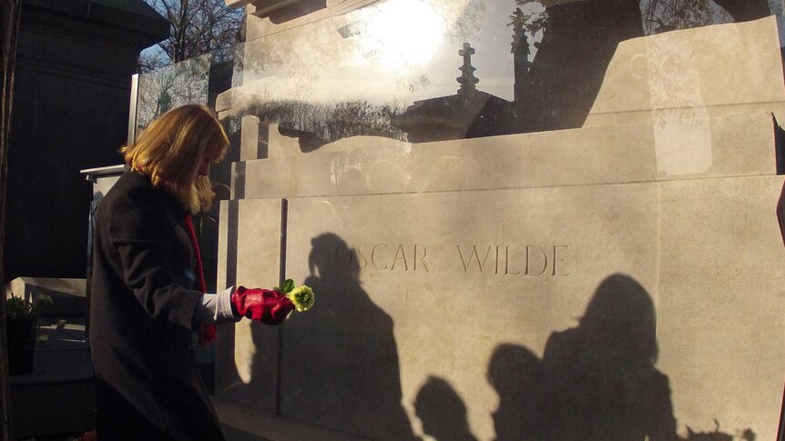 Oscar Wilde's renovated tomb unveiled