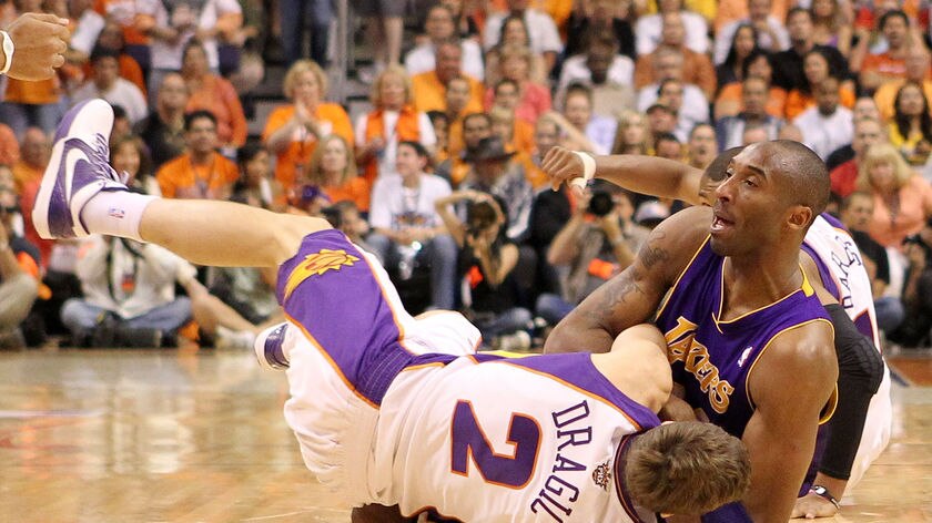 All level ... Goran Dragic fights for a loose ball with Kobe Bryant