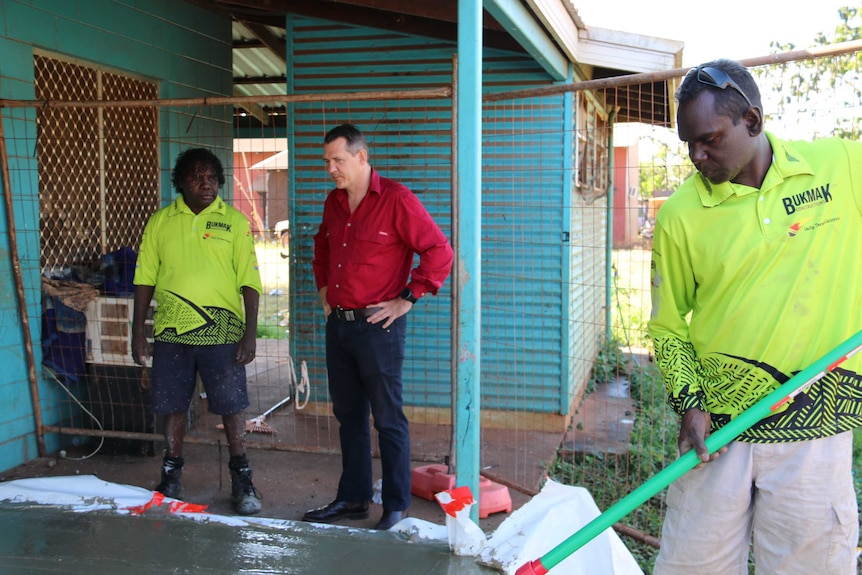 Michael Gunner meeting with Ramingining residents working on the home extension program