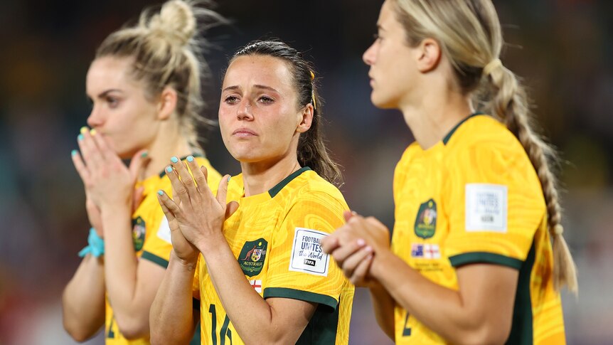 Hayley Raso and Australia players applaud fans after the team's 1-3 defeat and elimination from the tournament