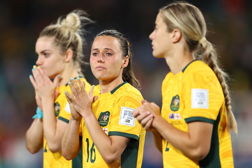 Hayley Raso and Australia players applaud fans after the team's 1-3 defeat and elimination from the tournament