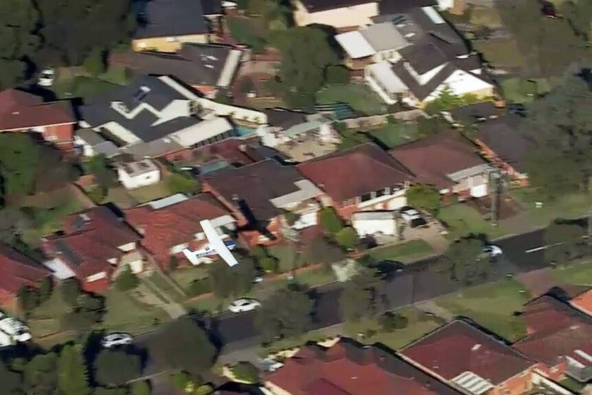 Light plane lands at Bankstown Airport