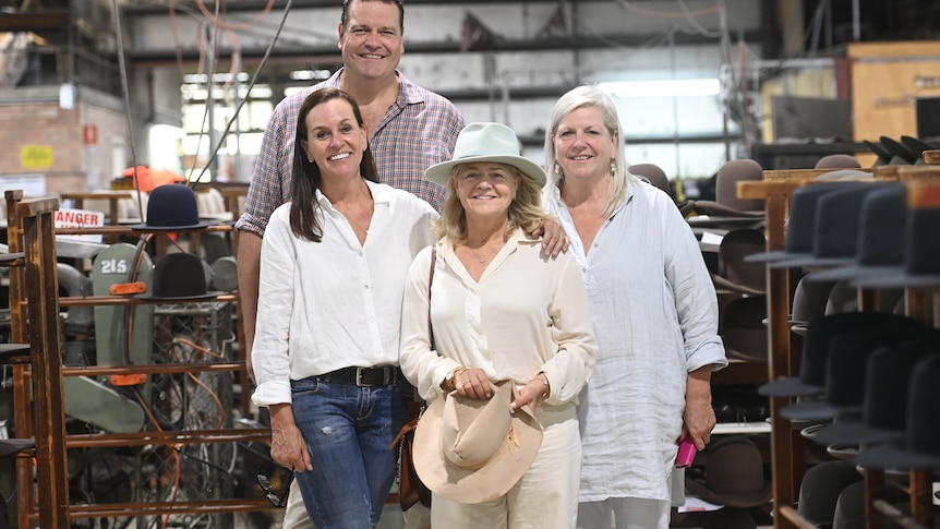 Les magnats miniers Andrew et Nicola Forrest achètent le fabricant de chapeaux australien Akubra à la famille Keir