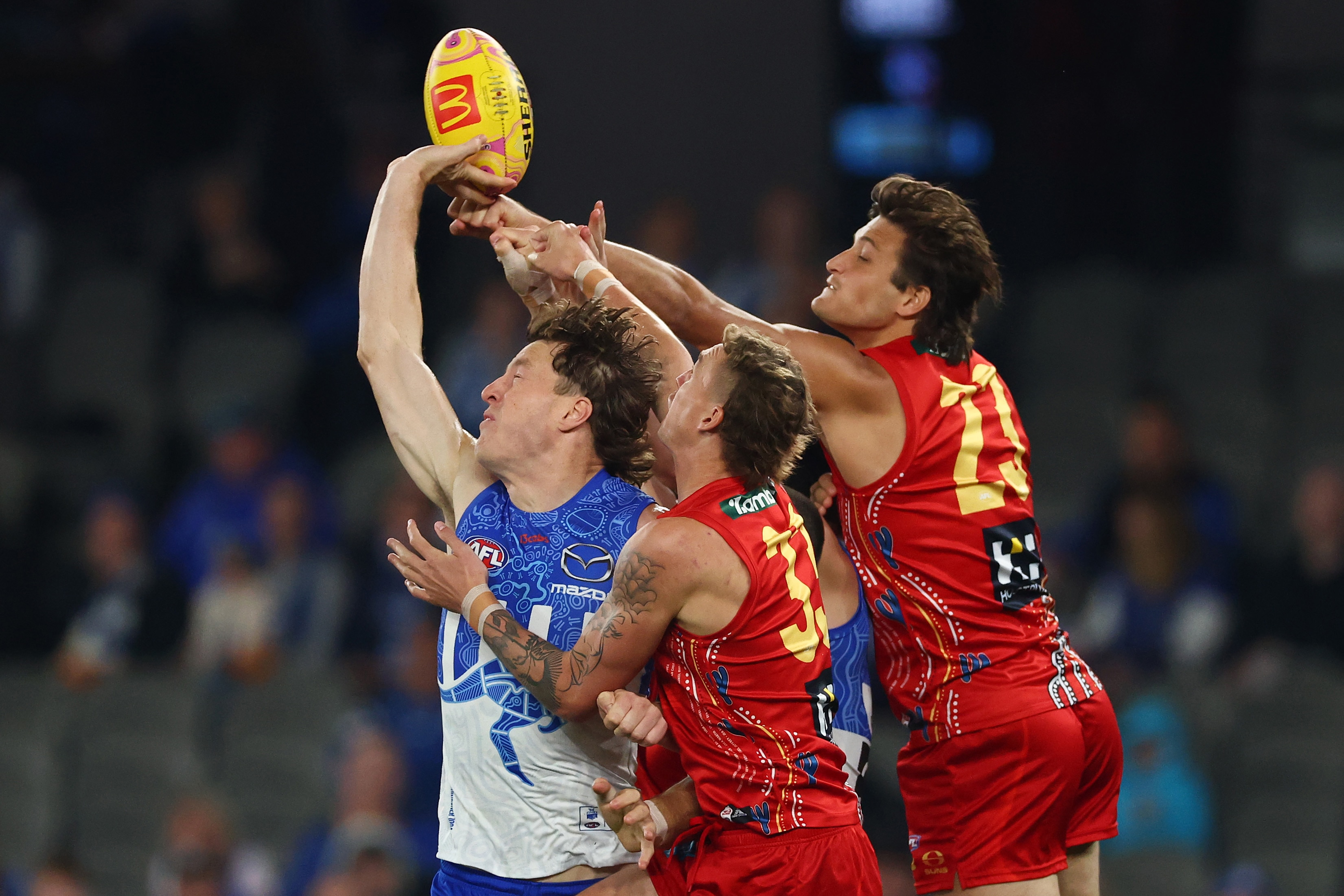 Live: Suns lead Roos ahead of Pendlebury’s record-breaking game
