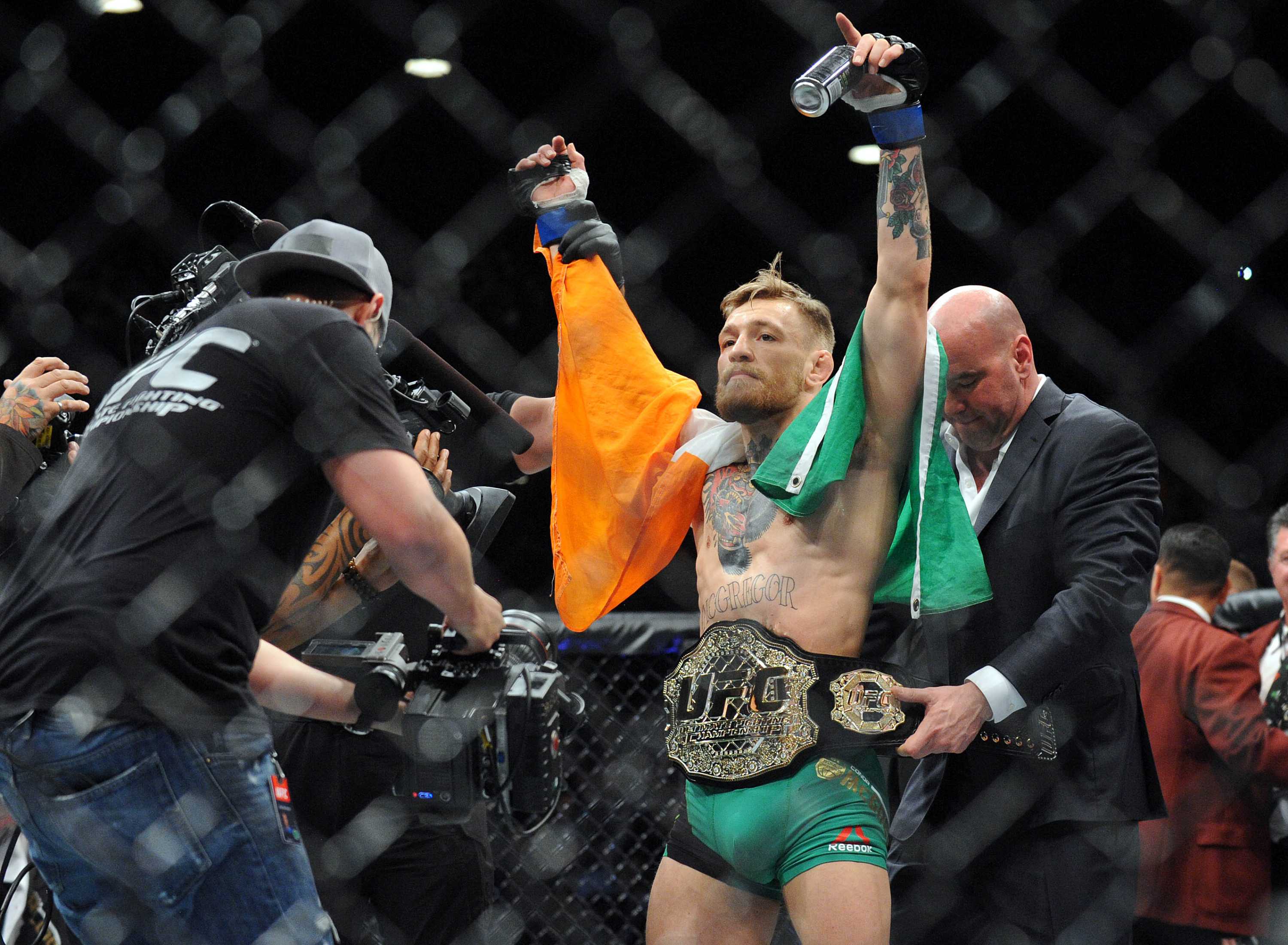 Conor McGregor stuns UFC champion Jose Aldo to win featherweight title