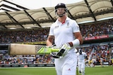 Pietersen walks on for 100th test match