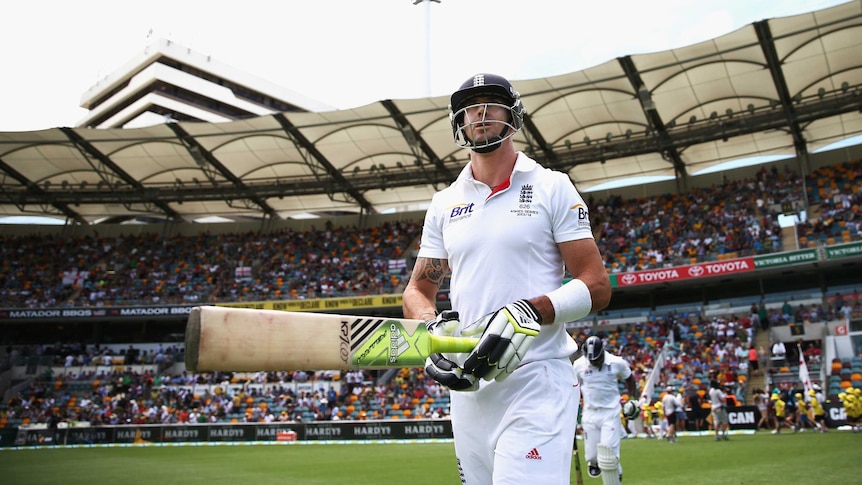 Pietersen walks on for 100th test match