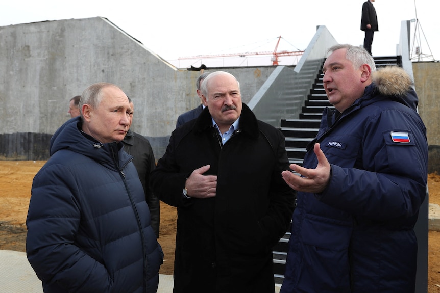 Vladimir Putin, Alexander Lukashenko and Dmitry Rogozin speak outside.