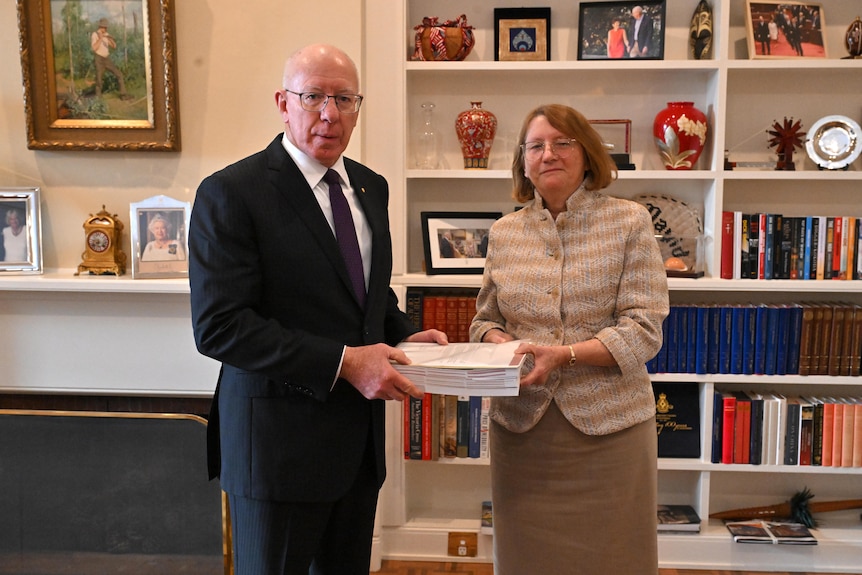 The governor-general and Catherine Holmes holding the report. 