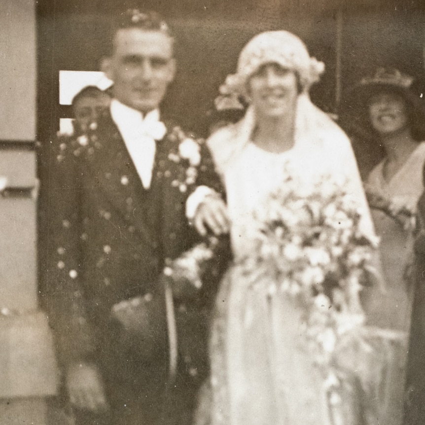 Loris Bromham and Gladys on their wedding day in 1922