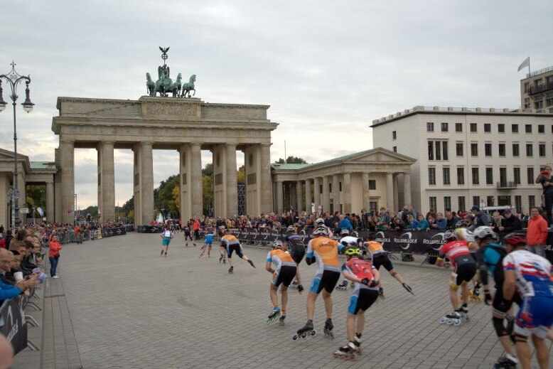 Berlin marathon attracts a million people.