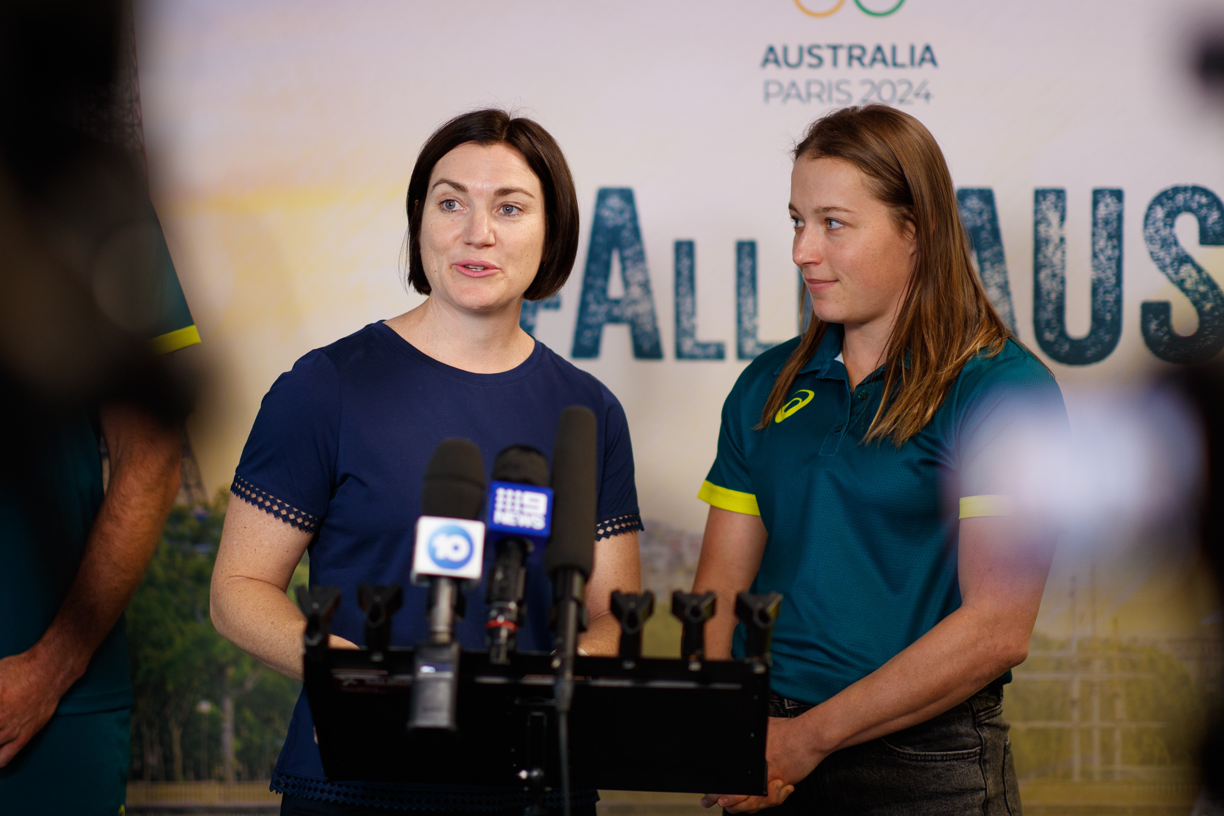 Anna Meares talks next to Kristina Clonan