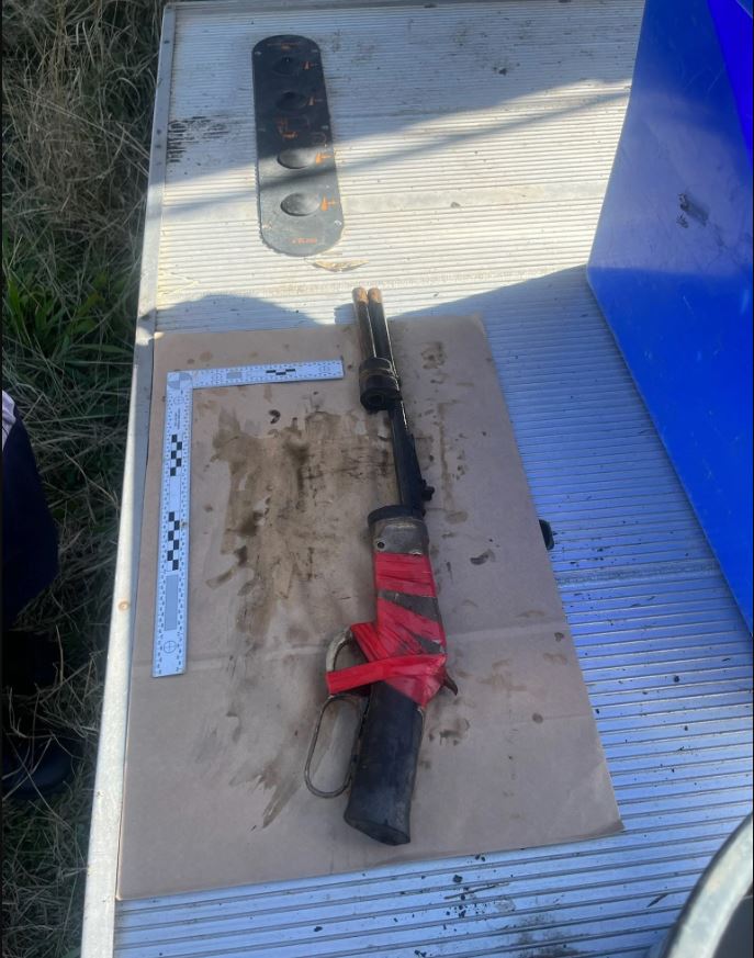 A gun sits in a ute tray 
