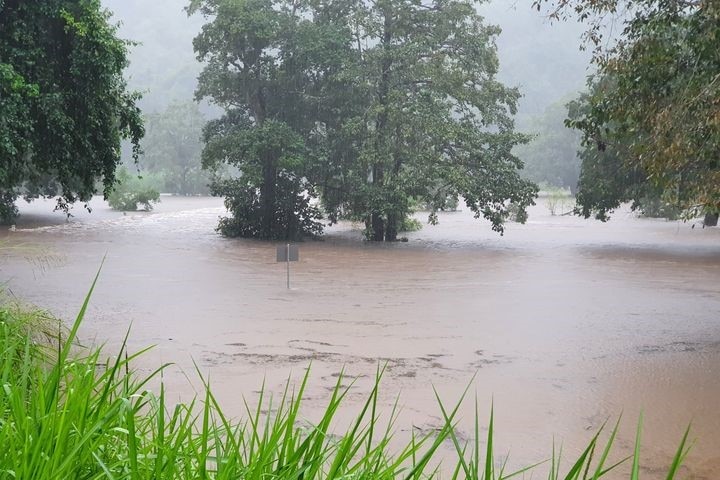 Floodwaters at Peets Bridge