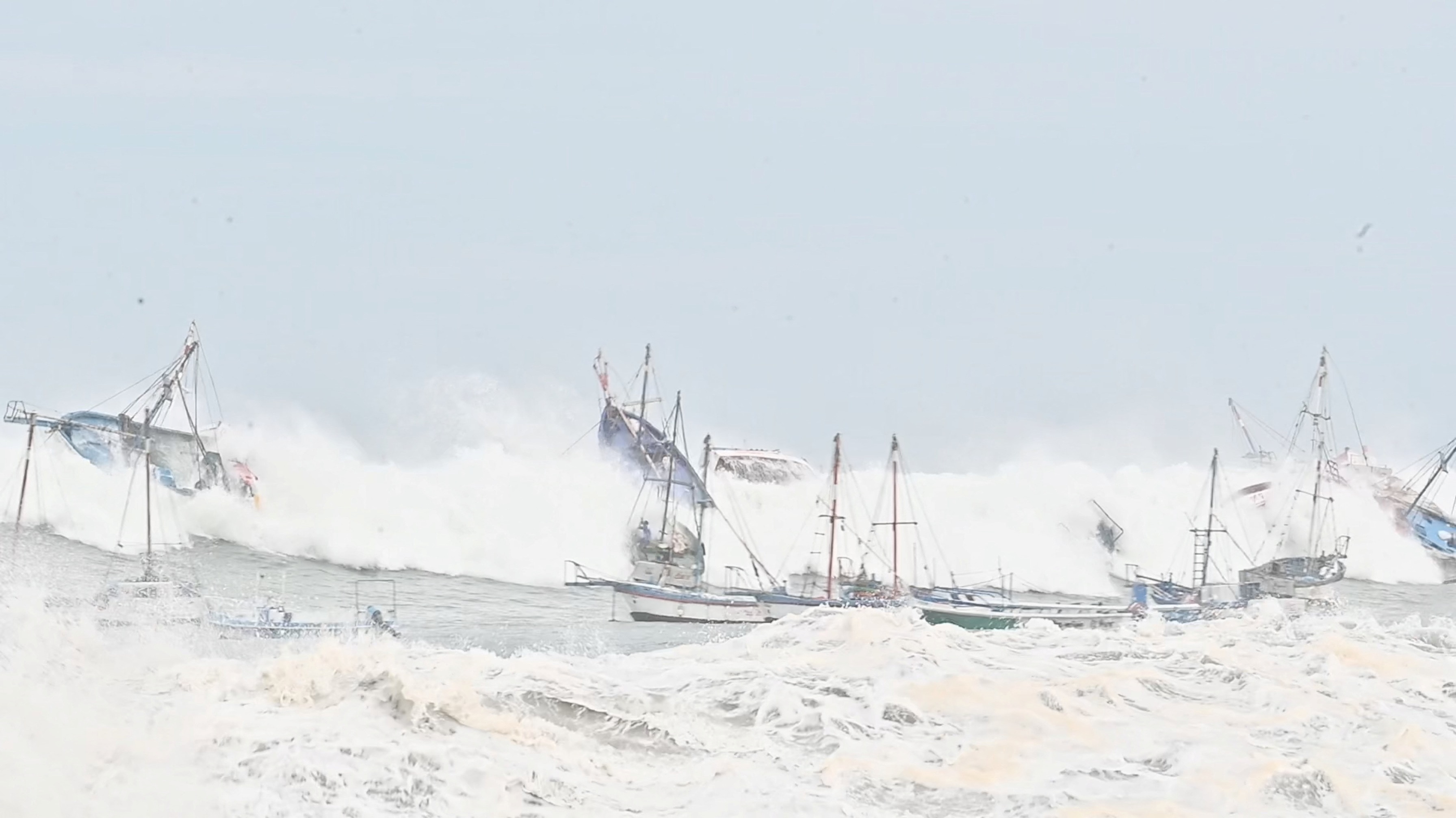 Two Dead, Nearly All Ports Closed As 4m-high Waves Batter Ecuador And ...