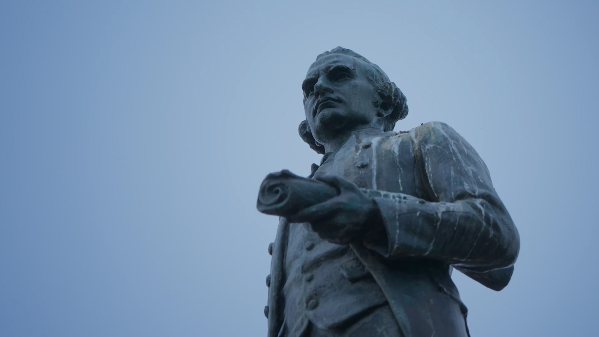 A statue of Captain Cook with bird poo dripping down his left shoulder.