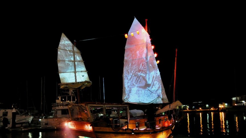Sails with projections on them