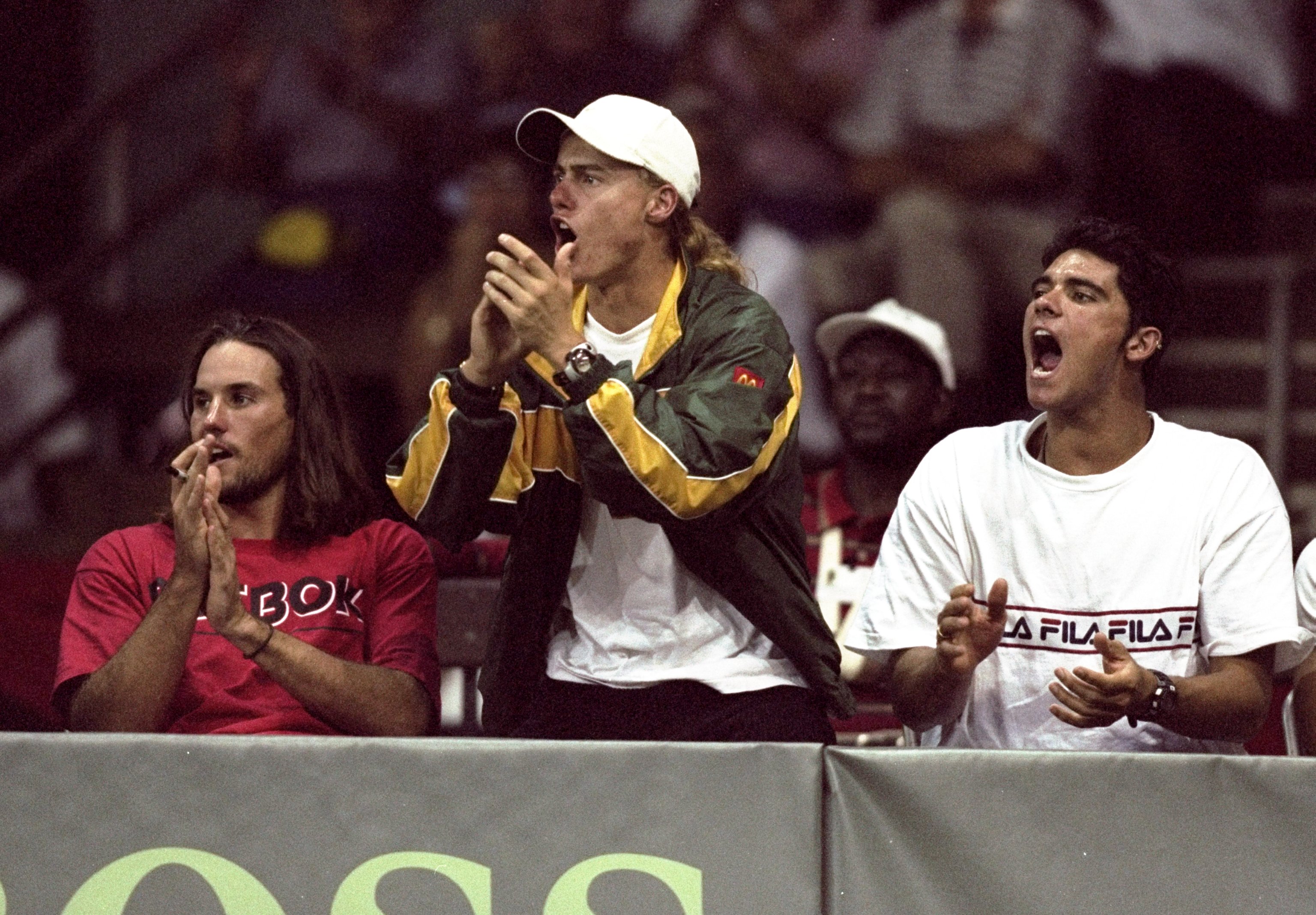 Pat Rafter, Lleyton Hewitt and Mark Philippoussis cheer Australia against Zimbabwe in Davis Cup.