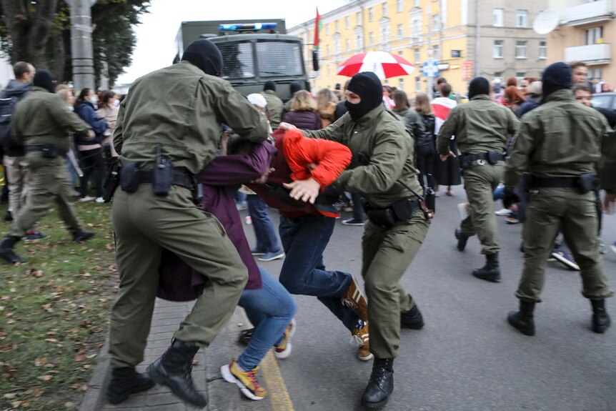 Police officers detain protesters during a rally in support of Maria Kolesnikova.