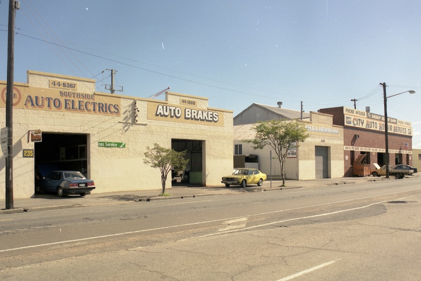 Old garages and workshops on South Brisbane's Grey Street in 1986