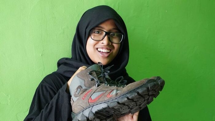 Nur Dhania dan sepatu yang digunakan untuk lari dari Suriah