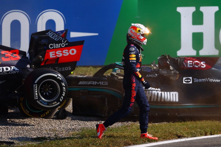 F1 driver walking back to the pit following a crash during a race