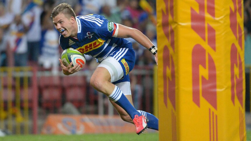 Johnny Kotze scores a try for the Stormers against the Sharks at Newlands.