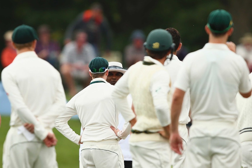 Aussies remonstrate with umpire