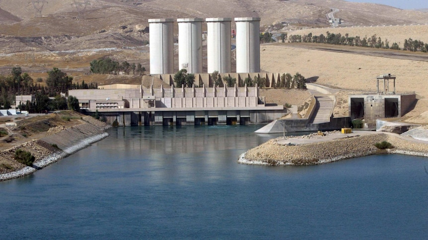 Mosul dam sits on the Tigris River.