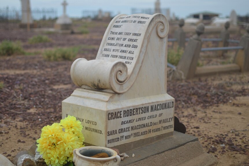Grave of Grace Robertson Macdonald