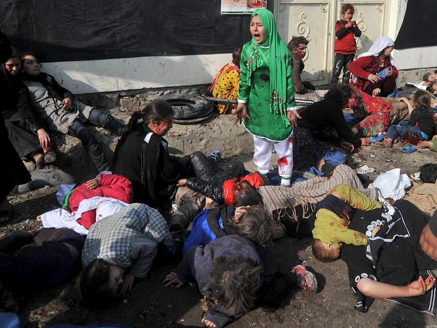 Pulitzer prize photo of Tarana Akbari crying near dead and injured after explosions in Kabul.