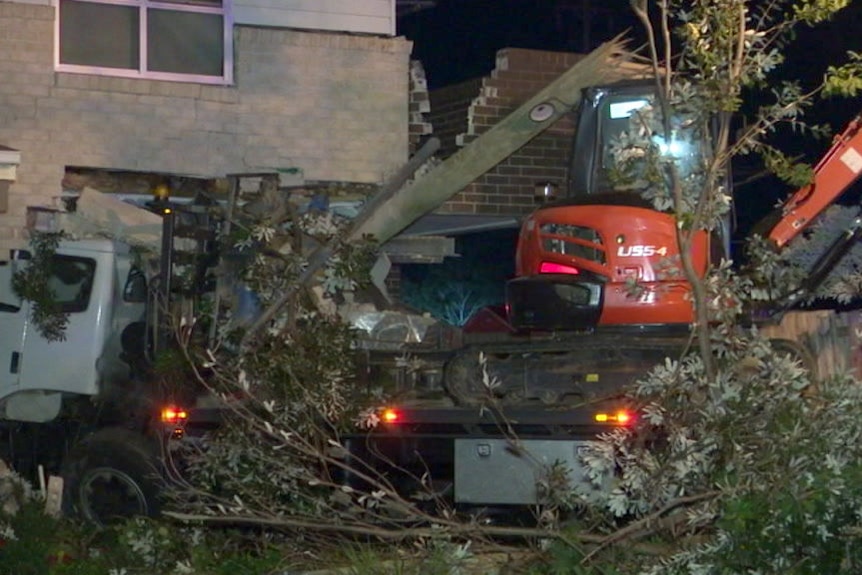 Police searching for driver of truck that hit  Sydney home