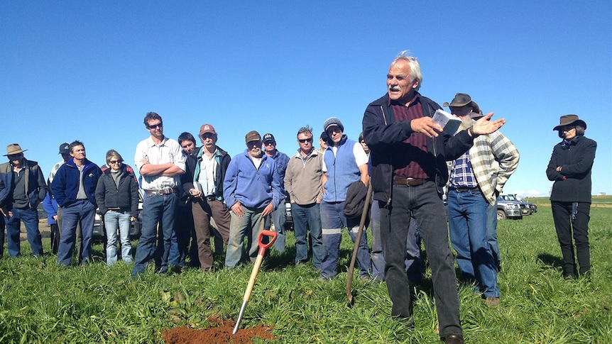 US biological farmer Gary Zimmer addresses farmers in Dorrigo.