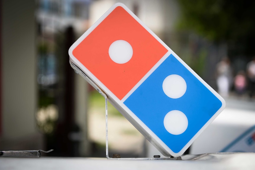 A domino's pizza logo